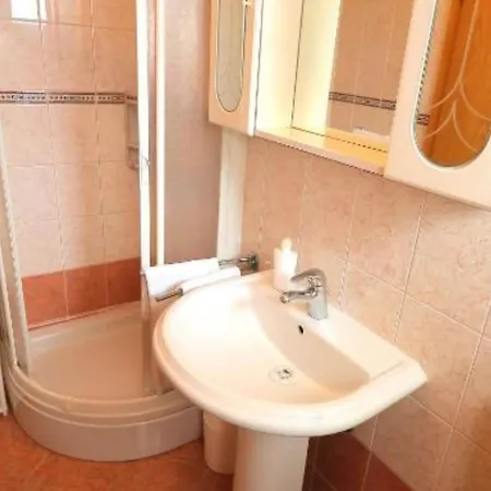 Trogrli - Two-bedroom With Balcony And Sea View