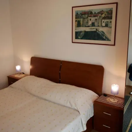 Trogrli - Two-bedroom With Balcony And Sea View Апартаменти Хвар