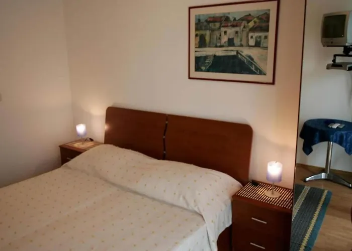 Trogrli - Two-bedroom With Balcony And Sea View Appartement Hvar Town