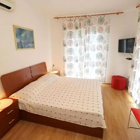 Trogrli - Two-bedroom With Balcony And Sea View *