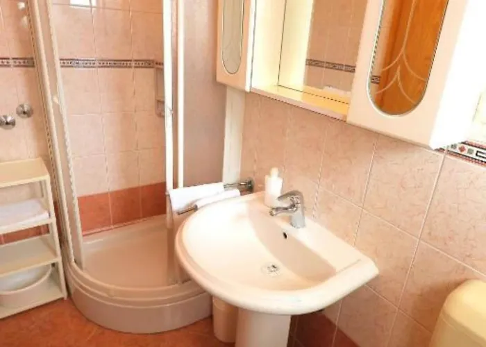 Trogrli - Two-bedroom With Balcony And Sea View