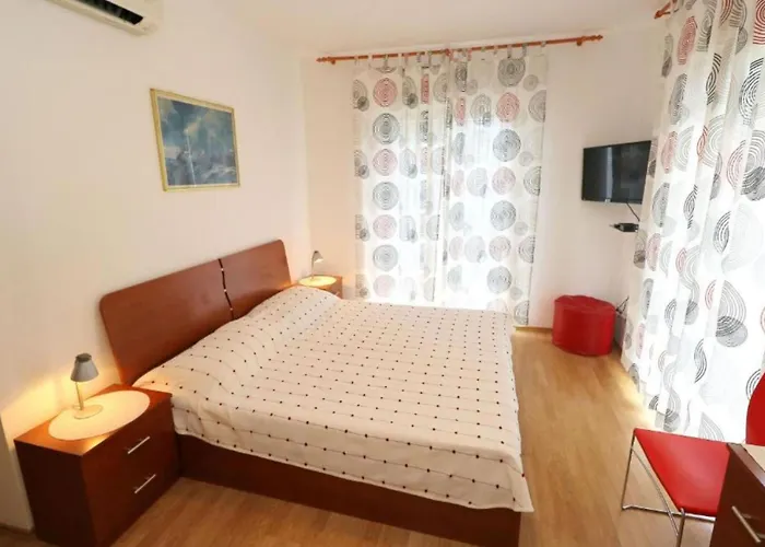 Trogrli - Two-bedroom With Balcony And Sea View *