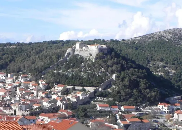 Trogrli - Two-bedroom With Balcony And Sea View Hvar Town